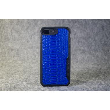 Защитный чехол для iPhone 6/7/ 8 Plus из натуральной кожи питона голубого цвета с основанием из термополиуретана.