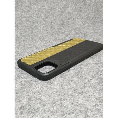 Защитный чехол для iPhone 11 Pro Max  из натуральной кожи питона чёрного и золотого цвета с основанием из термополиуретана